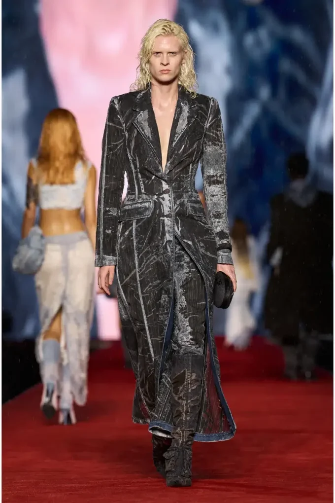 de-pia-fse Coat in pinstriped devoré denim
