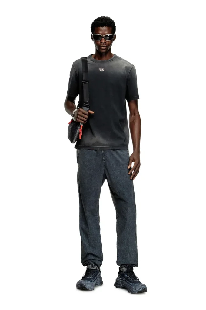 t-adjust-t1 Faded T-shirt with cut-out Oval D t-adjust-t1 Faded T-shirt with cut-out Oval D