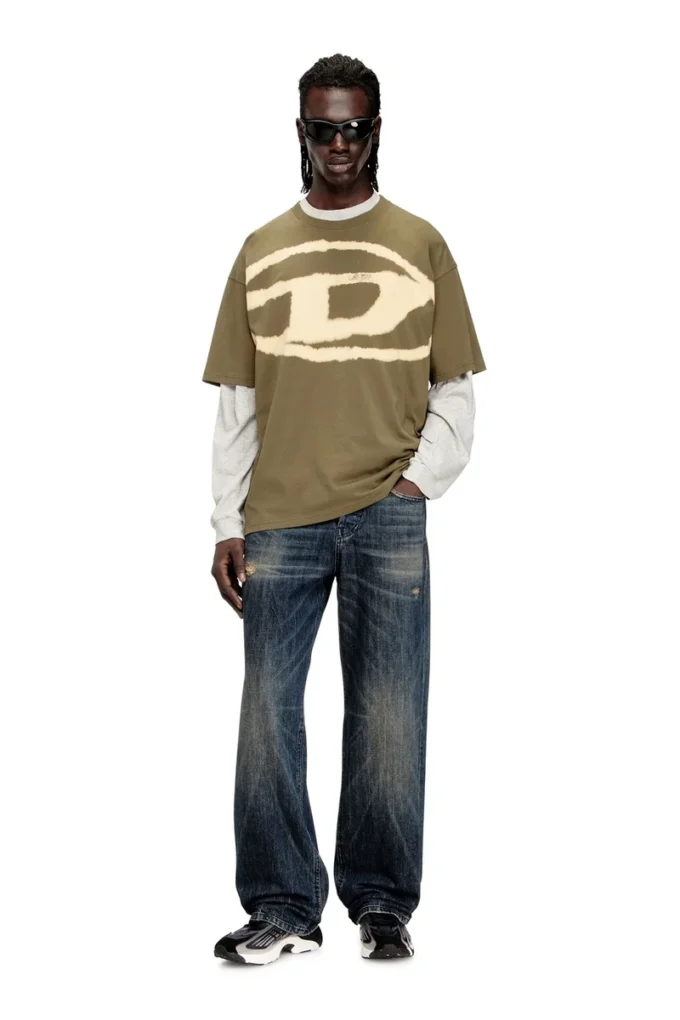 t-boxt-bleach T-shirt with bleached Oval D logo t-boxt-bleach T-shirt with bleached Oval D logo