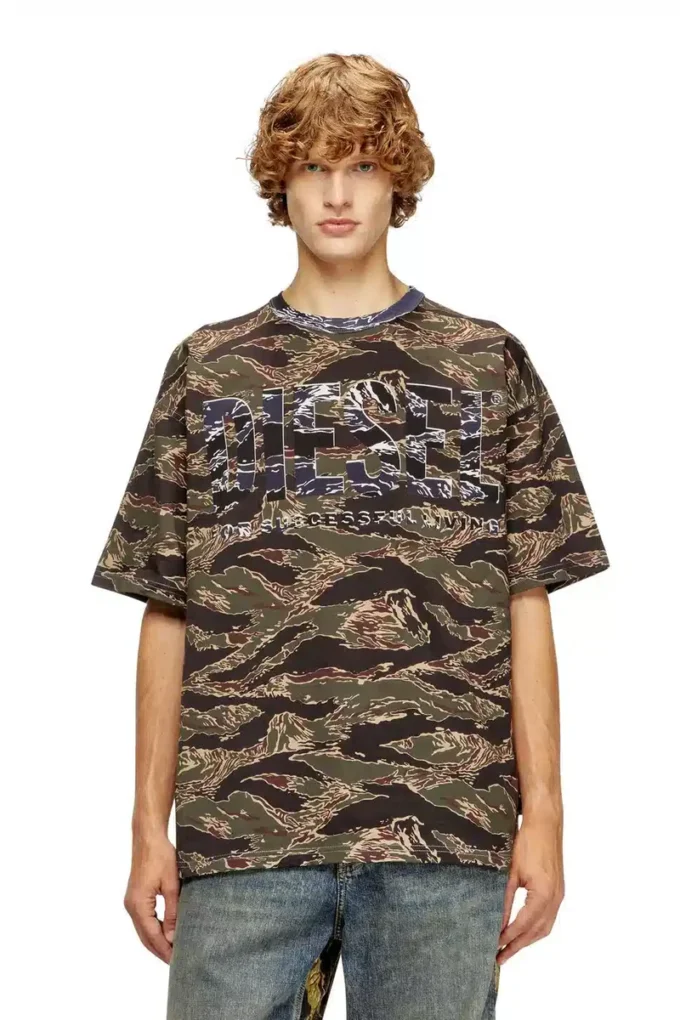 t-boxt-t22 Camo T-shirt with camo logo t-boxt-t22 Camo T-shirt with camo logo